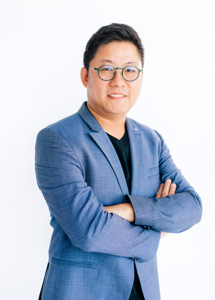 John　Ha　is　the　founder　and　CEO　of　Bear　Robotics　based　in　Seoul　and　Silicon　Valley