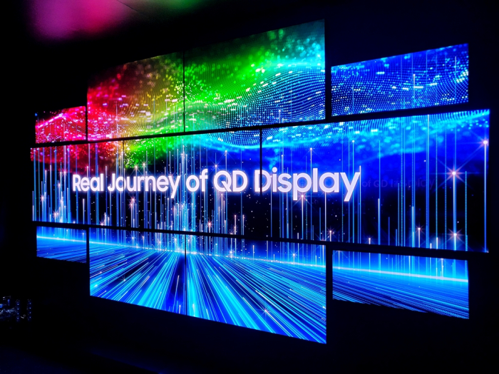 Samsung　Display's　QD-OLED　display