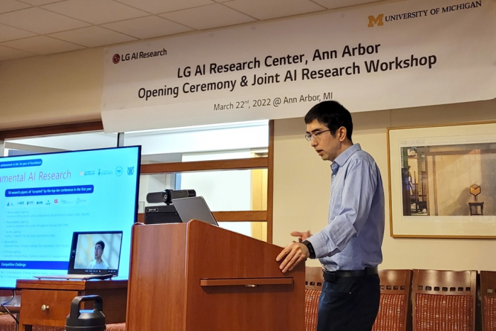 Honglak　Lee,　CSAI　of　LG　AI　Research,　speaks　at　the　opening　ceremony　of　LG　AI　Research　Center,　Ann　Arbor,　Michigan　(Courtesy　of　LG　AI　Research)