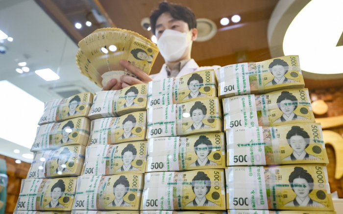 South Korean 50,000 won () banknotes