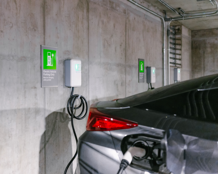 An　electric　vehicle　is　being　charged　by　EverCharge’s　charger　(Courtesy　of　SK　E&S)