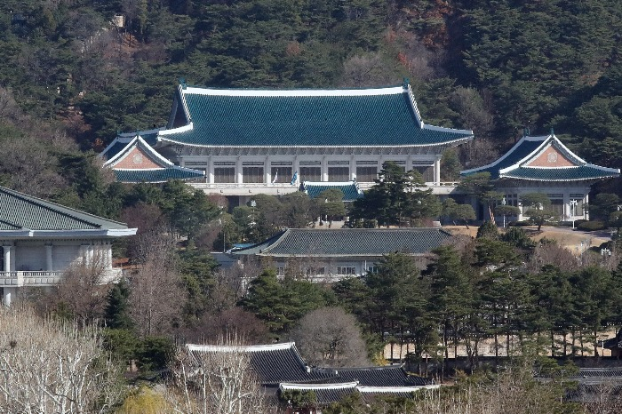 Blue house brawl: South Korea spars over where next president will live