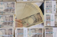 S.Koreans boost Japanese yen savings to record high