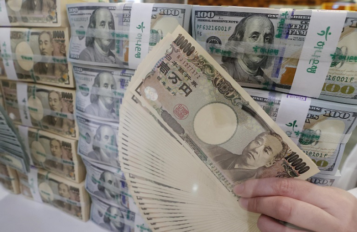 Japanese　yen　banknotes　at　South　Korea’s　KEB　Hana　Bank　headquarters　in　Seoul
