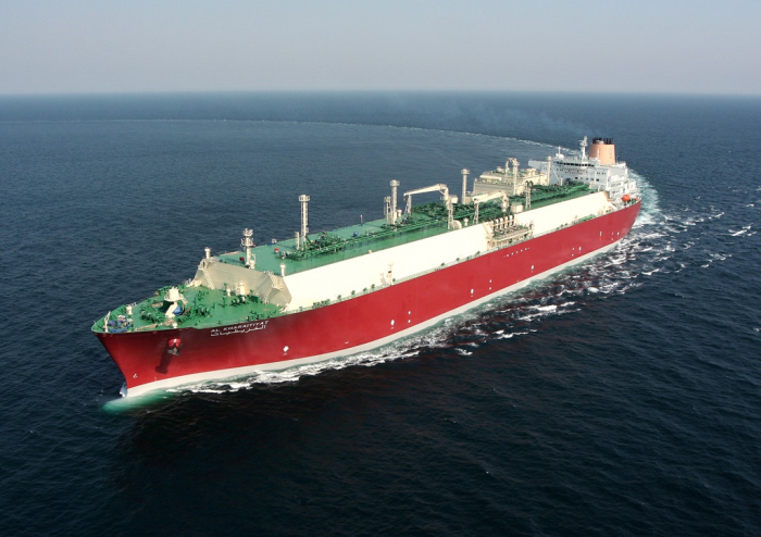 A　Q-Flex　LNG　tanker　built　by　Hyundai　Heavy　Industries　in　2009　(Courtesy　of　KSOE)
