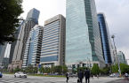 Korea firms reconsider bond sale plans on surging yields