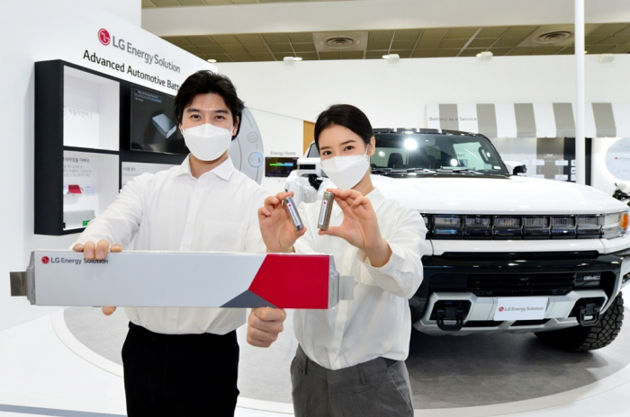 LG　Energy　Solution　showcases　the　Hummer　EV　equipped　with　its　battery　at　InterBattery　2022,　South　Korea’s　largest　battery　industry　exhibition,　in　Seoul　(Courtesy　of　LG　Energy　Solution)