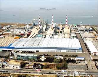 HanGlas　factory　in　Gunsan,　South　Korea