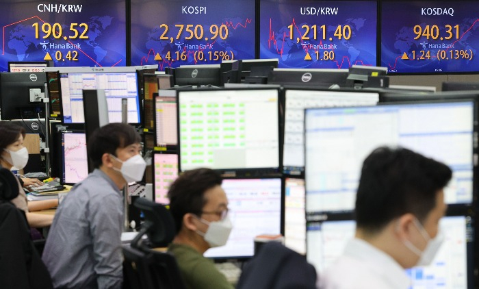The main bourse Kospi starts from 2,743.24 on March 31