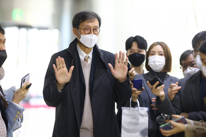 Bank of Korea Governor nominee Rhee Chang-yong speaks to reporters on April 1, 2022 (Courtesy of Yonhap)