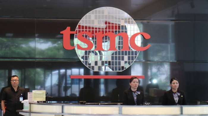 TSMC,　the　world's　largest　foundry　player,　is　focused　on　300　mm　wafers