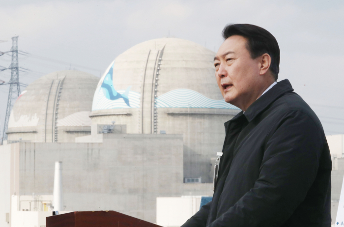 President-elect　Yoon　Suk-yeol　gives　a　speech　at　the　construction　site　of　nuclear　power　plants　shelved　over　the　past　few　years　in　March　2022