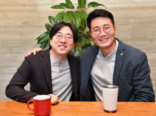 60Hertz　CEO　Kim　Jong-kyu　(left)　and　Sopoong　Ventures　Corp.　CEO　Han　Sang-yeop