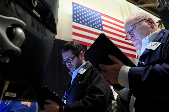 Traders　at　the　New　York　Stock　Exchange