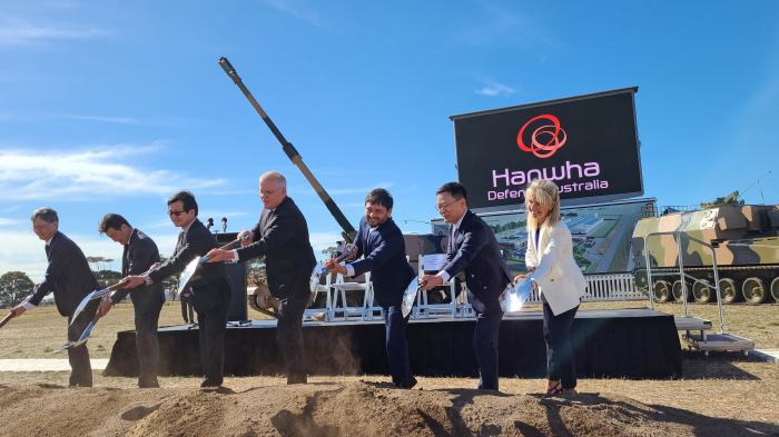 Australian　Prime　Minister　Scott　Morrison　(center)　and　Hanwha　Defense　CEO　Son　Jae-il　(second　from　right)　participate　in　a　groundbreaking　ceremony　for　Hanwha's　K9　howitzer　production　facility　in　Geelong,　Victoria