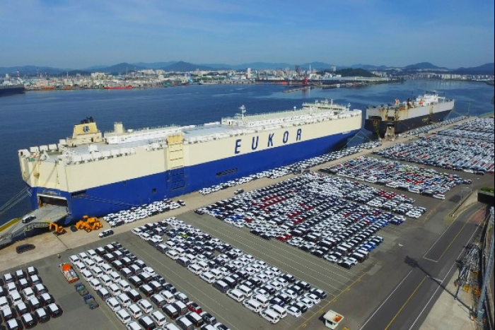 Hyundai　Motor　cars　in　Port　of　Ulsan,　Korea　for　export 