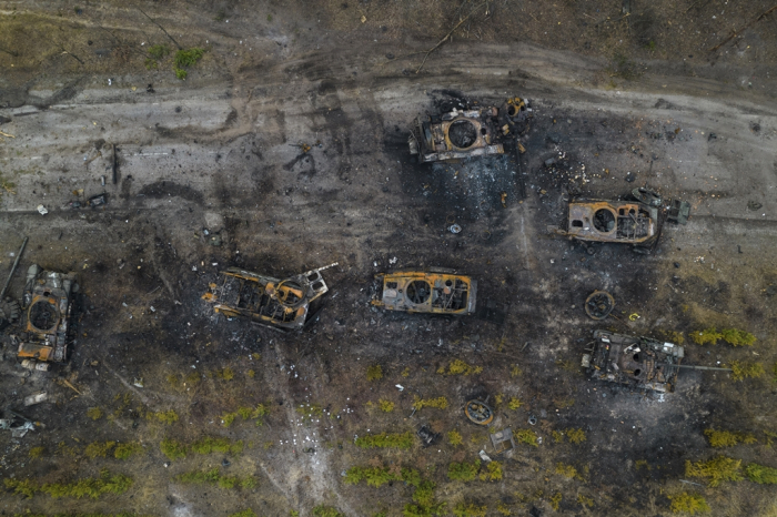 Destroyed Russian armored vehicles are left unattended on the road outside Kyiv, Ukraine’s capital on April 1, 2022 (Courtesy of AP, Yonhap)