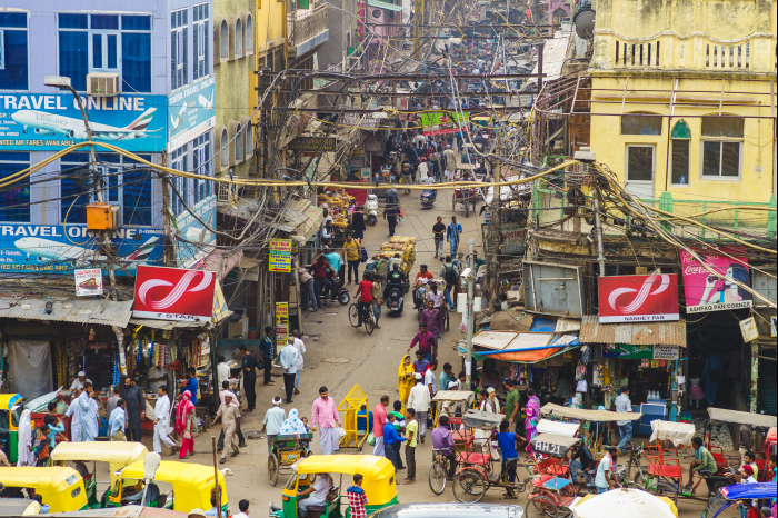 A　street　scene　in　India　(Photo:　Getty　Images　Bank)