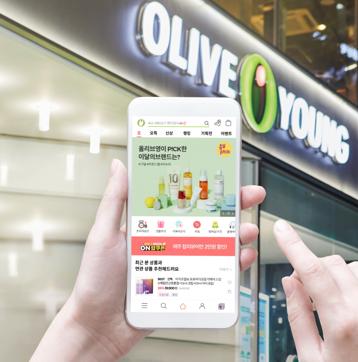 The　Olive　Young　app,　the　No.1　ranked　drugstore　app　in　South　Korea