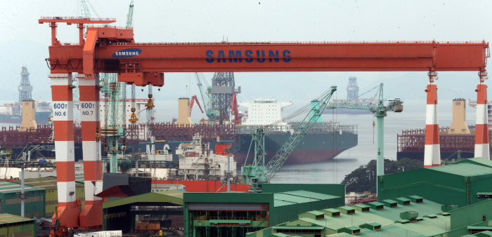 Samsung　Heavy　Industries'　dockyard　on　Geoje　Island,　South　Korea