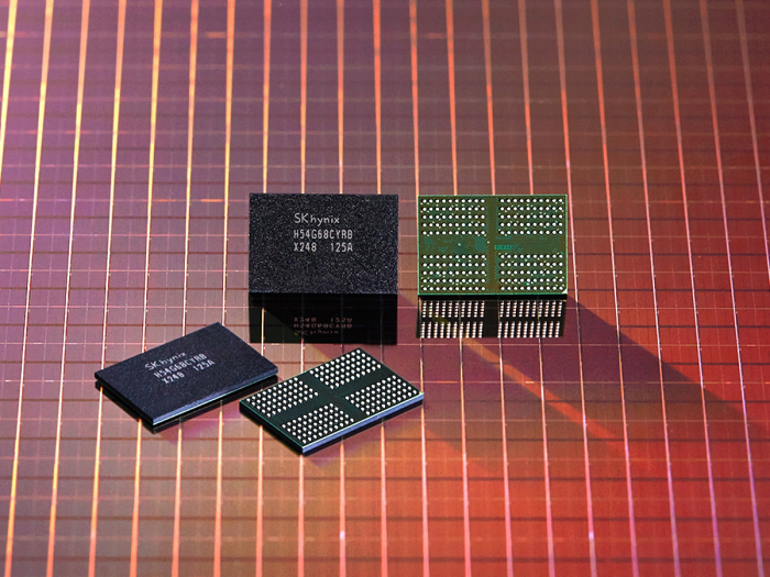 Fourth　generation　D-RAM　chip　made　by　SK　Hynix