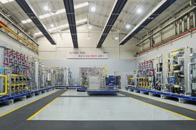 Hyundai　Rotem's　hydrogen　extractor　assembly　line　in　Uiwang　City,　Korea