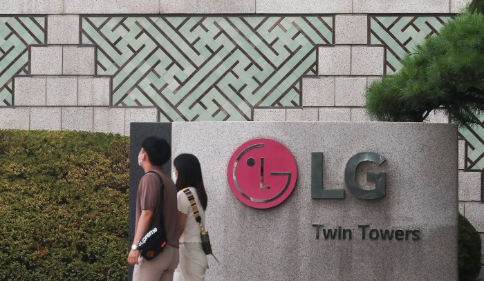 Exterior of LG Twin Towers