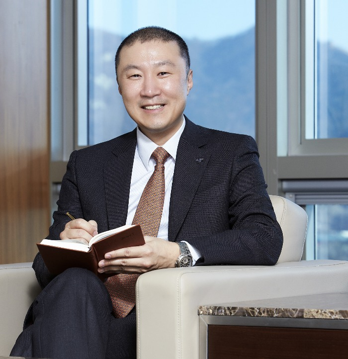 LS　Group　chairman　Koo　Ja-eun 