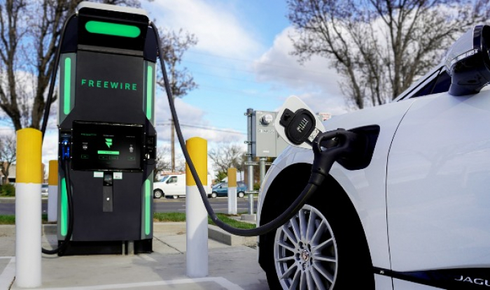 FreeWire　Technologies'　EV　charging　station　(Courtesy　of　FreeWire)