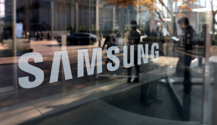 Samsung's　shares　are　rebounding　from　a　52-week　low　level