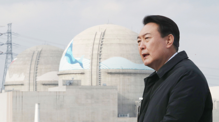 President-elect　Yoon　Suk-yeol　speaks　at　the　construction　site　of　two　nuclear　power　plants　in　Uljin　during　his　presidential　campaign　in　December　2021