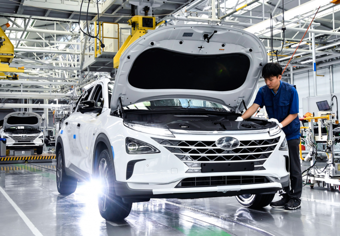Hyundai's　NEXO　hydrogen　fuel　cell　SUV