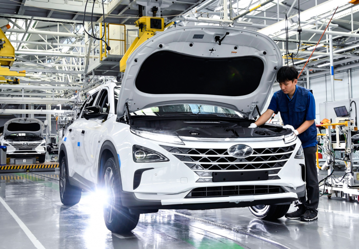 Hyundai's NEXO hydrogen fuel cell SUV