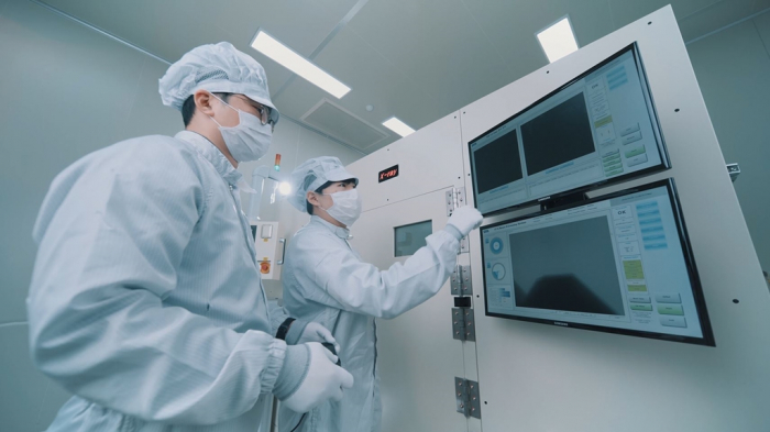 An SFA Engineering employee checks the interiors of EV batteries in real-time using a 3D CT