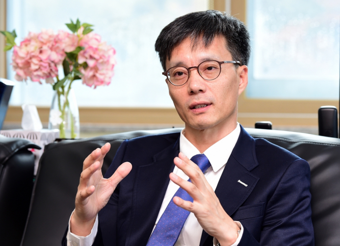 Dr. Hwang Cheol-Seong, Seoul National University professor (Courtesy of SNU's Department of Materials Science and Engineering, Hybrid materials)