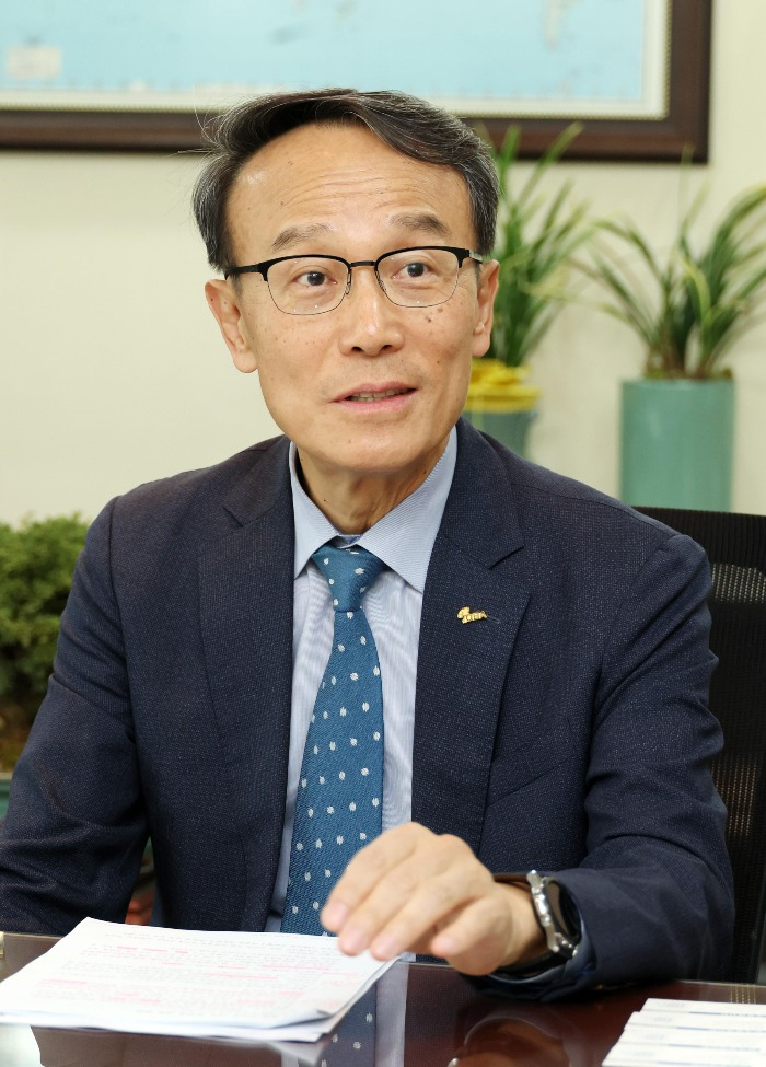 Huh　Jang,　POBA　CIO,　speaks　to　The　Korea　Economic　Daily