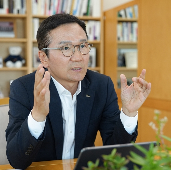 POSCO　Holdings　Senior　Vice　President　Lee　Kyung-sub