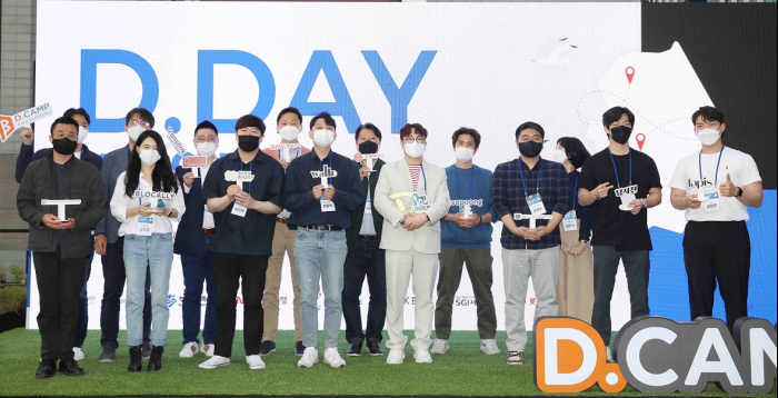 Startup　founders　at　the　first　D.Camp　demo　day　in　Busan　city