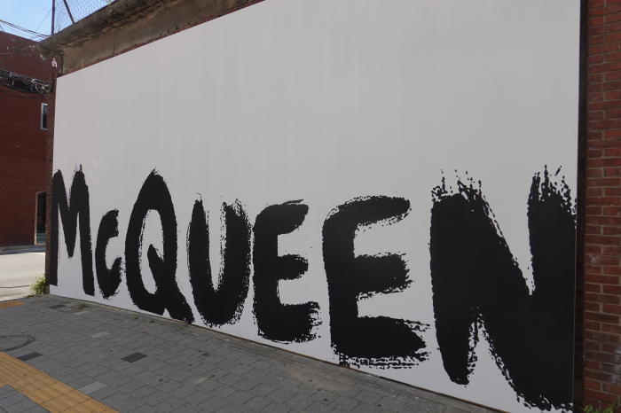 Alexander　McQueen　outdoor　advertisement　in　Seong-su,　Seoul