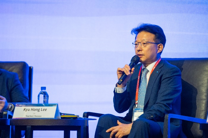 Lee　Kyu-hong,　CIO　at　Teachers'　Pension,　speaks　at　ASK　2022