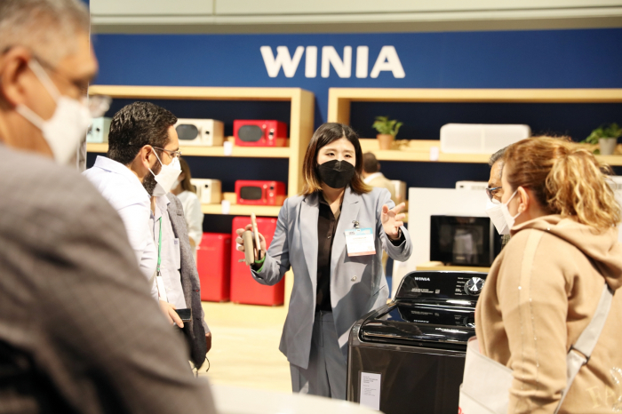 Winia Electronics controls almost half of Mexico's microwave market