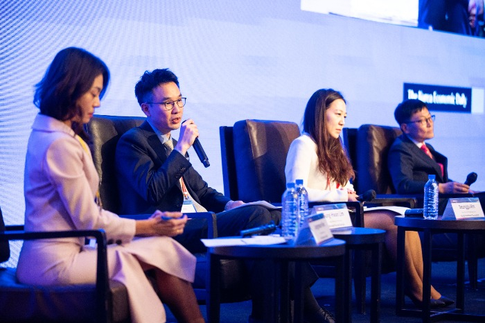Kim Jang-moon from Park Square Capital (far left), Lim Sung-hwan from NPS, Ahn Seung-gu from KIC and Jeong Young-sin from Teachers' Pension (far right) at PE & PD panel session in ASK 2022