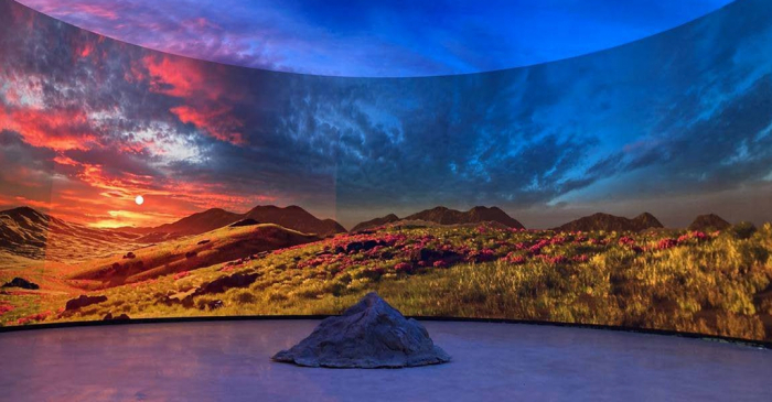 VA's　virtual　reality　studio　with　LG　displays