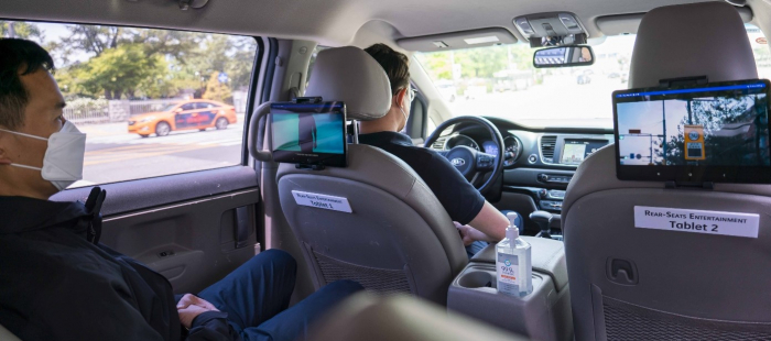 Live　TV　broadcasts　can　be　enjoyed　in　a　moving　car,　based　on　the　ATSC　3.0　technology　standard
