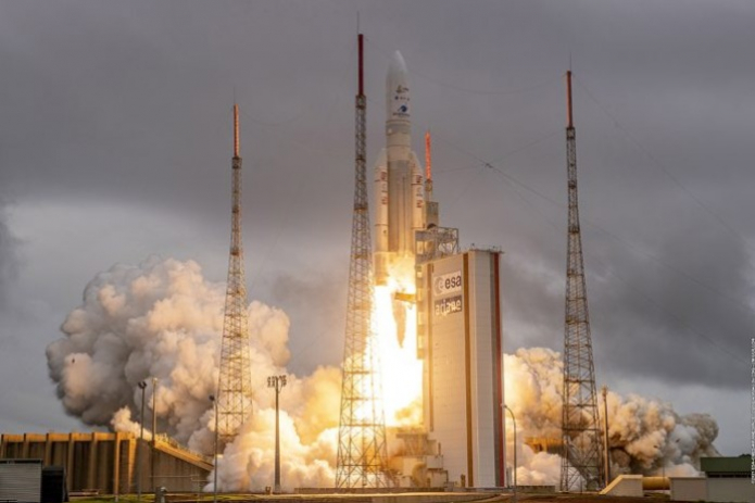 The　Ariane　5　launcher,　operated　by　Arianespace　on　behalf　of　the　European　Space　Agency　(ESA),　has　successfully　injected　NASA’s　Webb　Space　Telescope　into　its　transfer　orbit　toward　its　final　position　at　the　second　Lagrange　point　on　Dec.　12,　2021　(Courtesy　of　Arianespace)