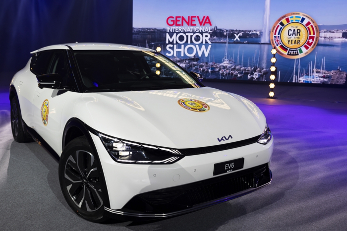 A Kia EV6 model, elected Car of the Year 2022, on display during a virtual award ceremony at the Palexpo in Geneva, Switzerland, on Feb. 28, 2022 (Courtesy of EPA, Yonhap)
