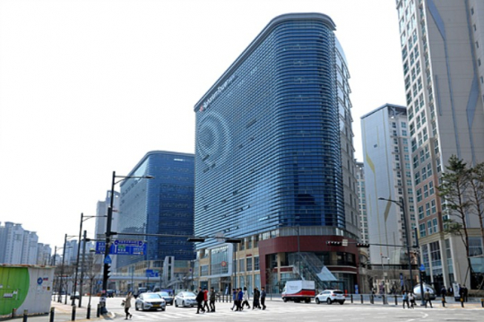 Alpharium　Tower　in　Pangyo,　so-called　Korea's　Silicon　Valley