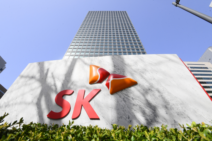 SK　Group　is　accelerating　its　shift　away　from　the　petrochemical　business