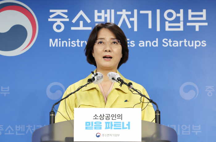 Minister　Lee　Young　of　the　Ministry　of　SMEs　and　Startups　during　a　May　30　press　conference