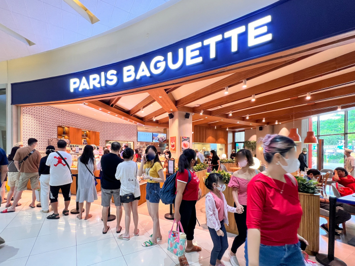 Paris　Baguette's　sixth　store　in　Indonesia.　The　bakery　chain　has　enjoyed　steady　success　in　Southeast　Asia.